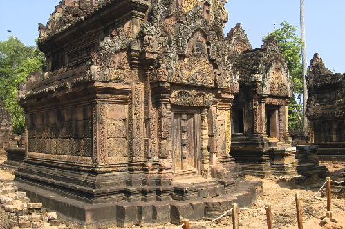 The Two Libraries at Banteay Srei Angkor!